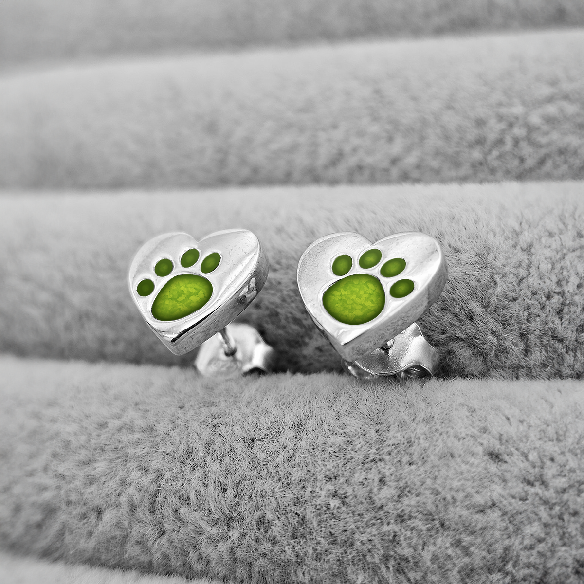 GREEN