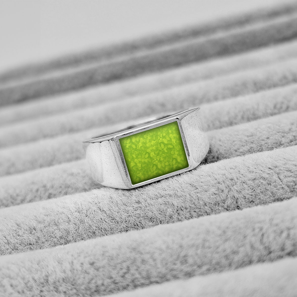 GREEN