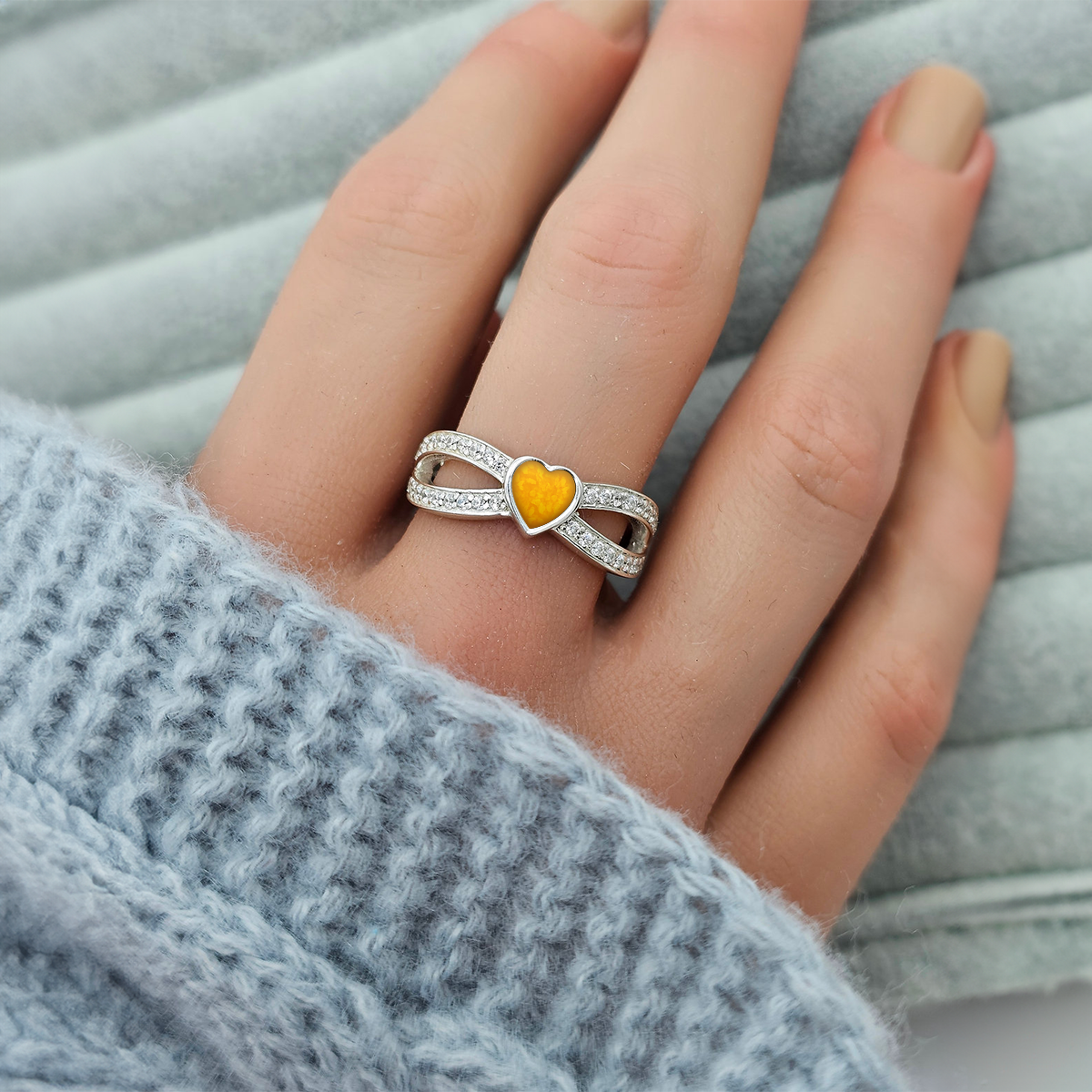 YELLOW