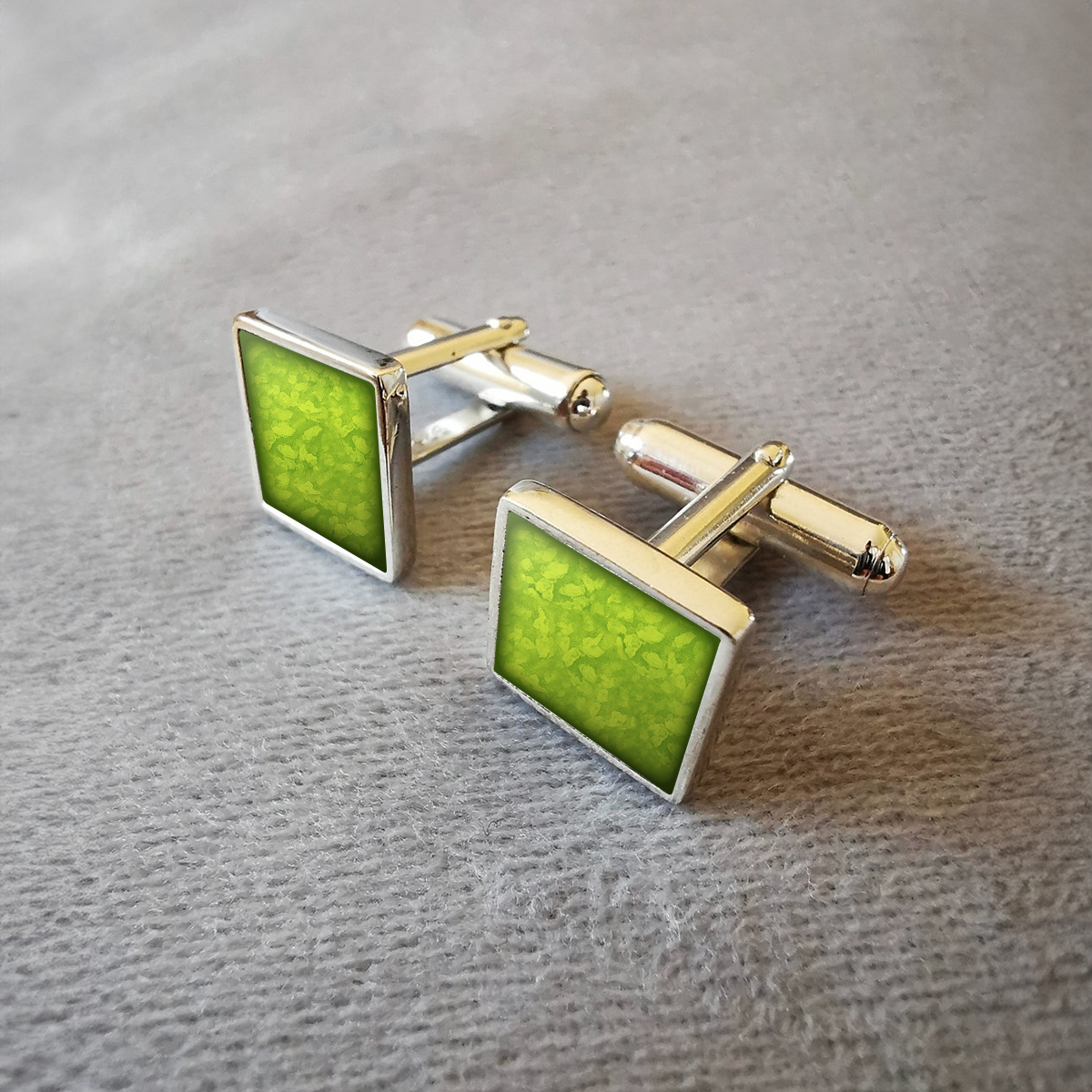 GREEN
