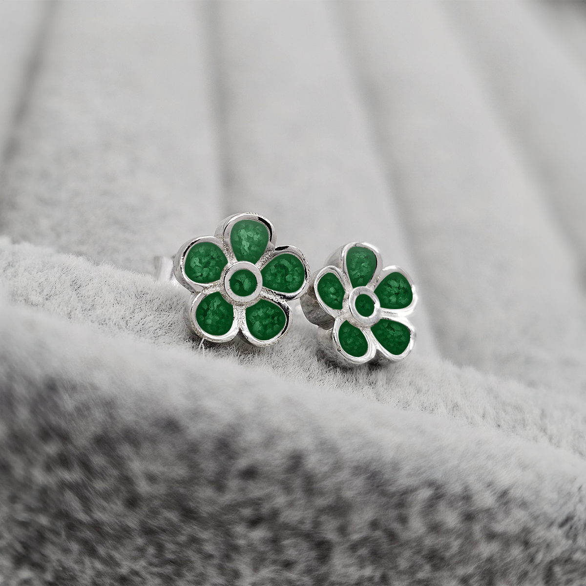 EMERALD GREEN
