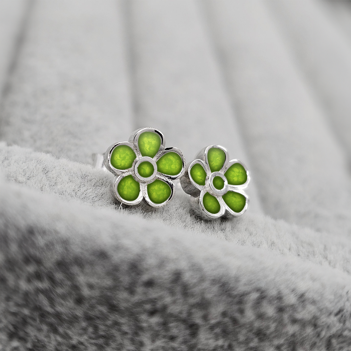 GREEN
