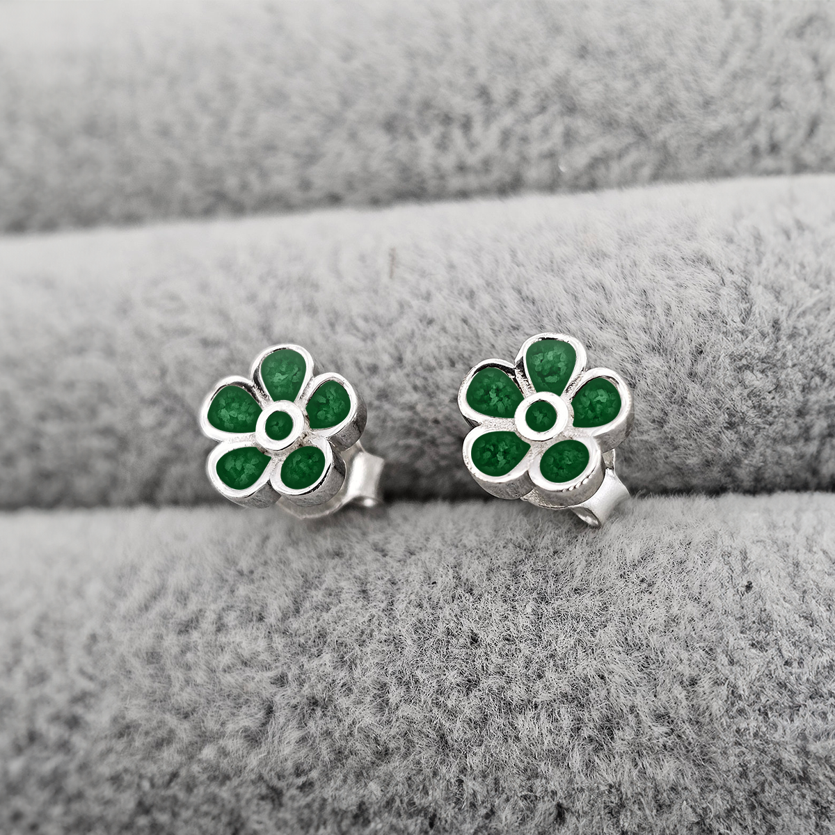 EMERALD GREEN