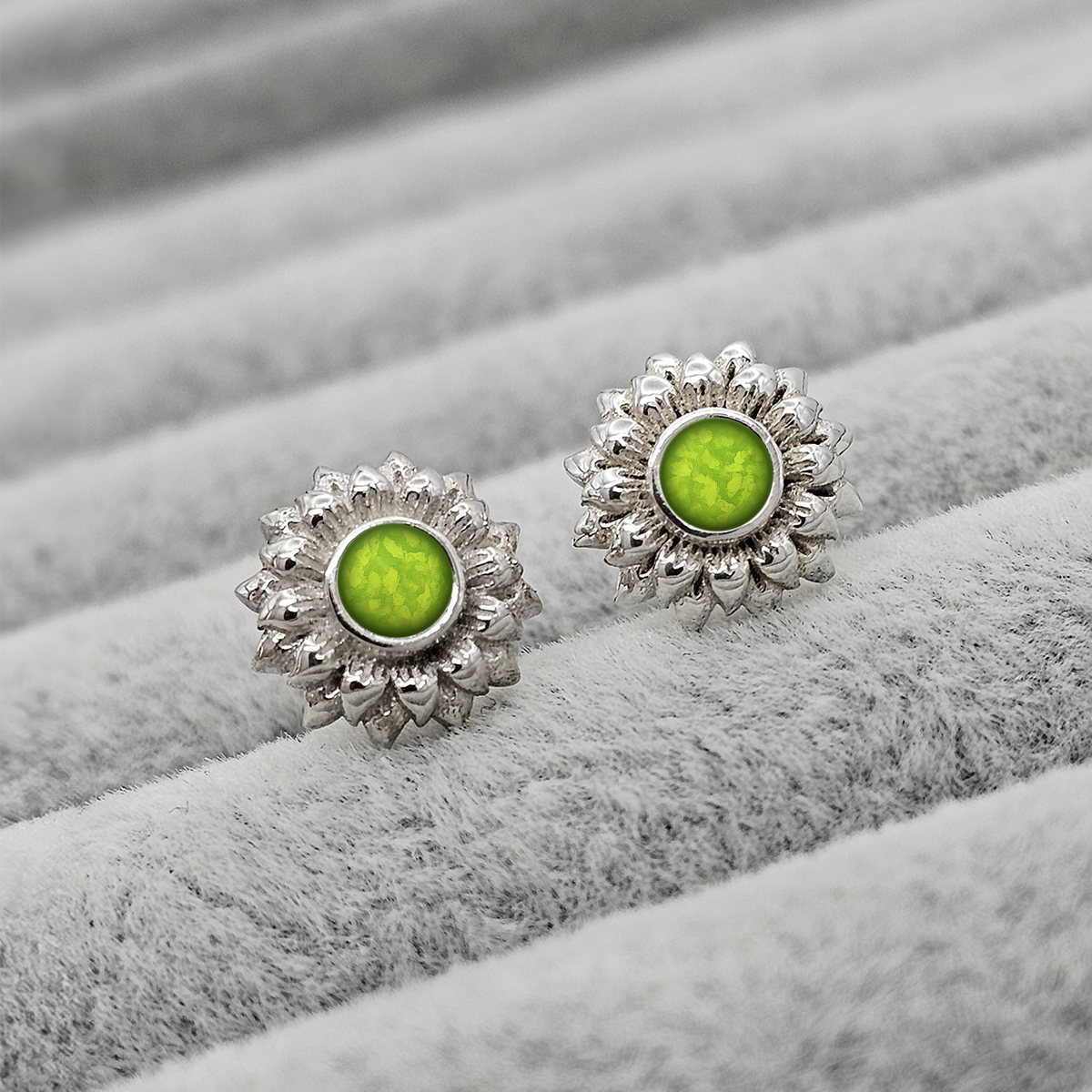 GREEN