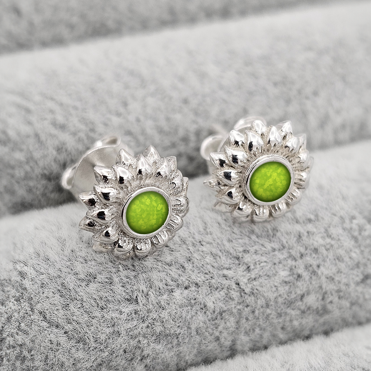 GREEN