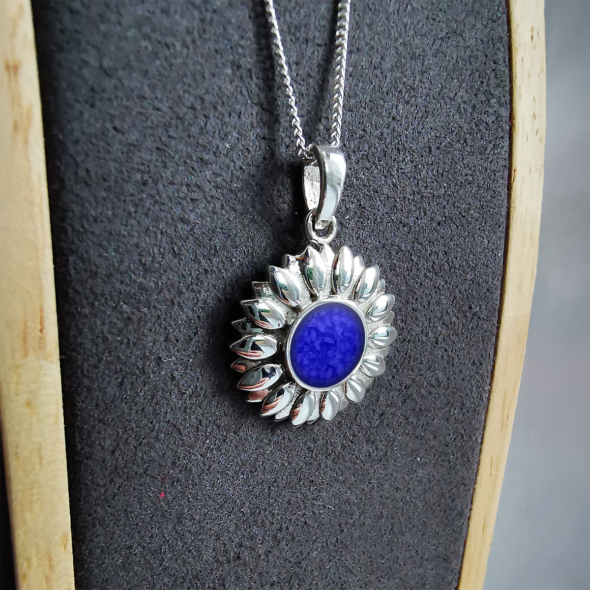 ROYAL BLUE