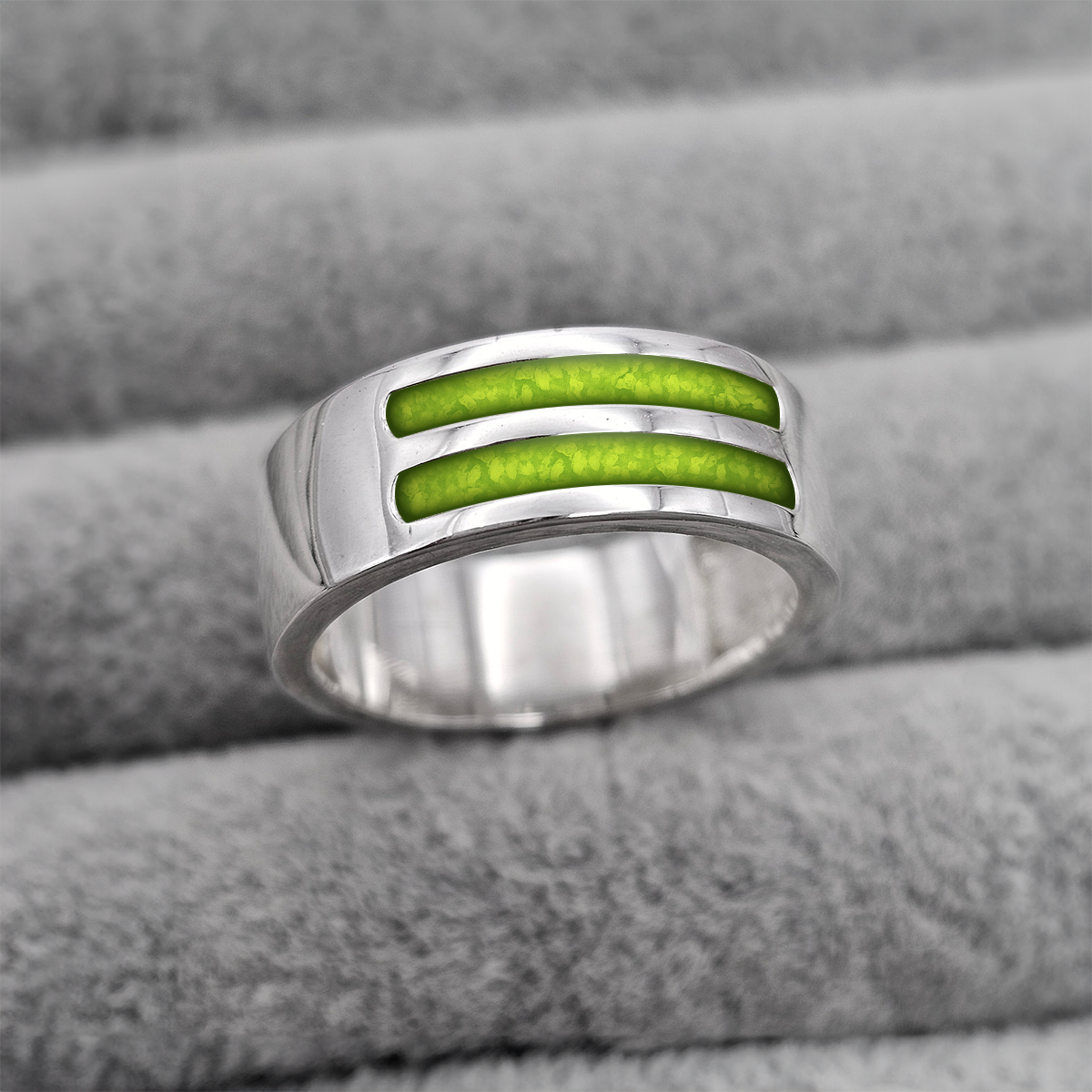 GREEN