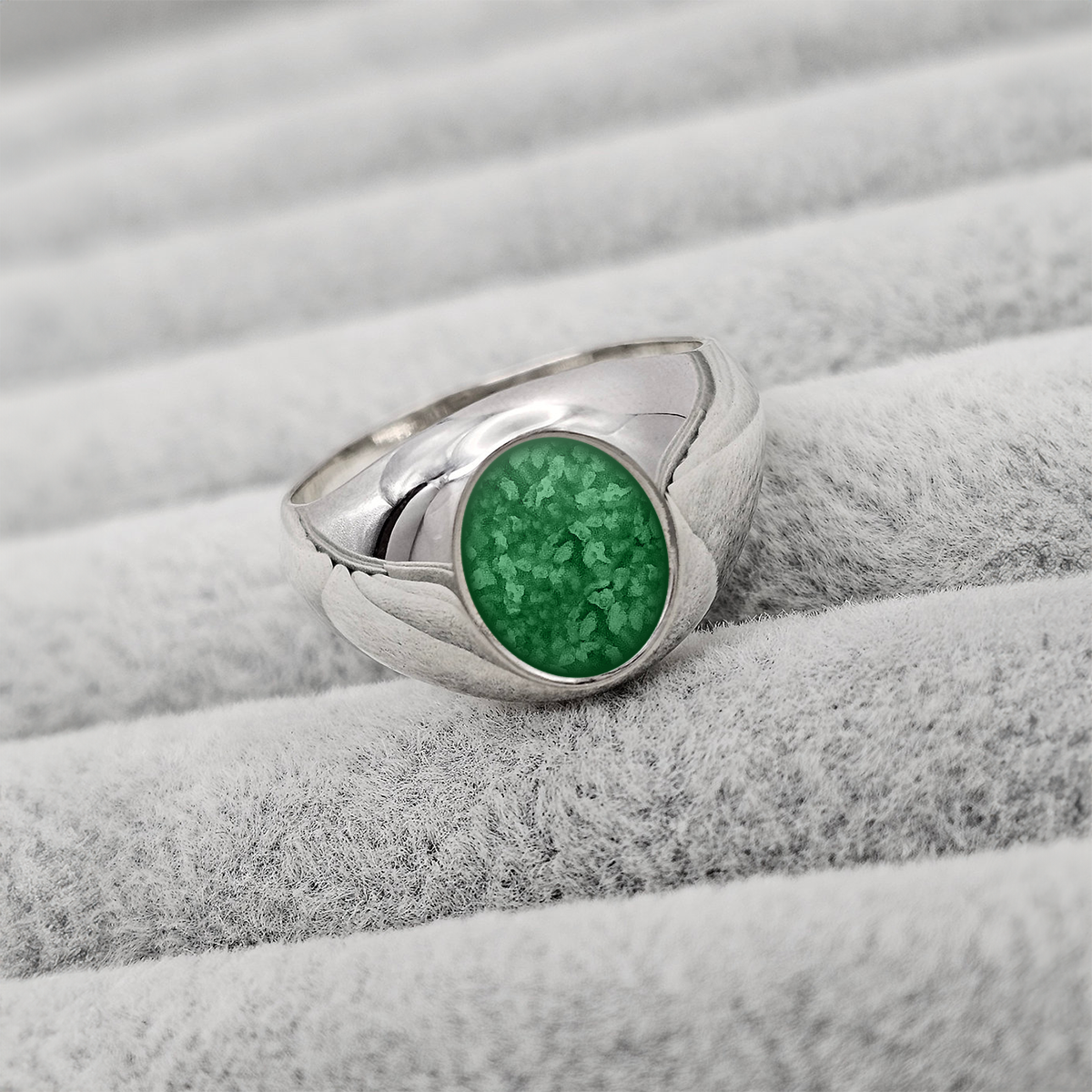 EMERALD GREEN