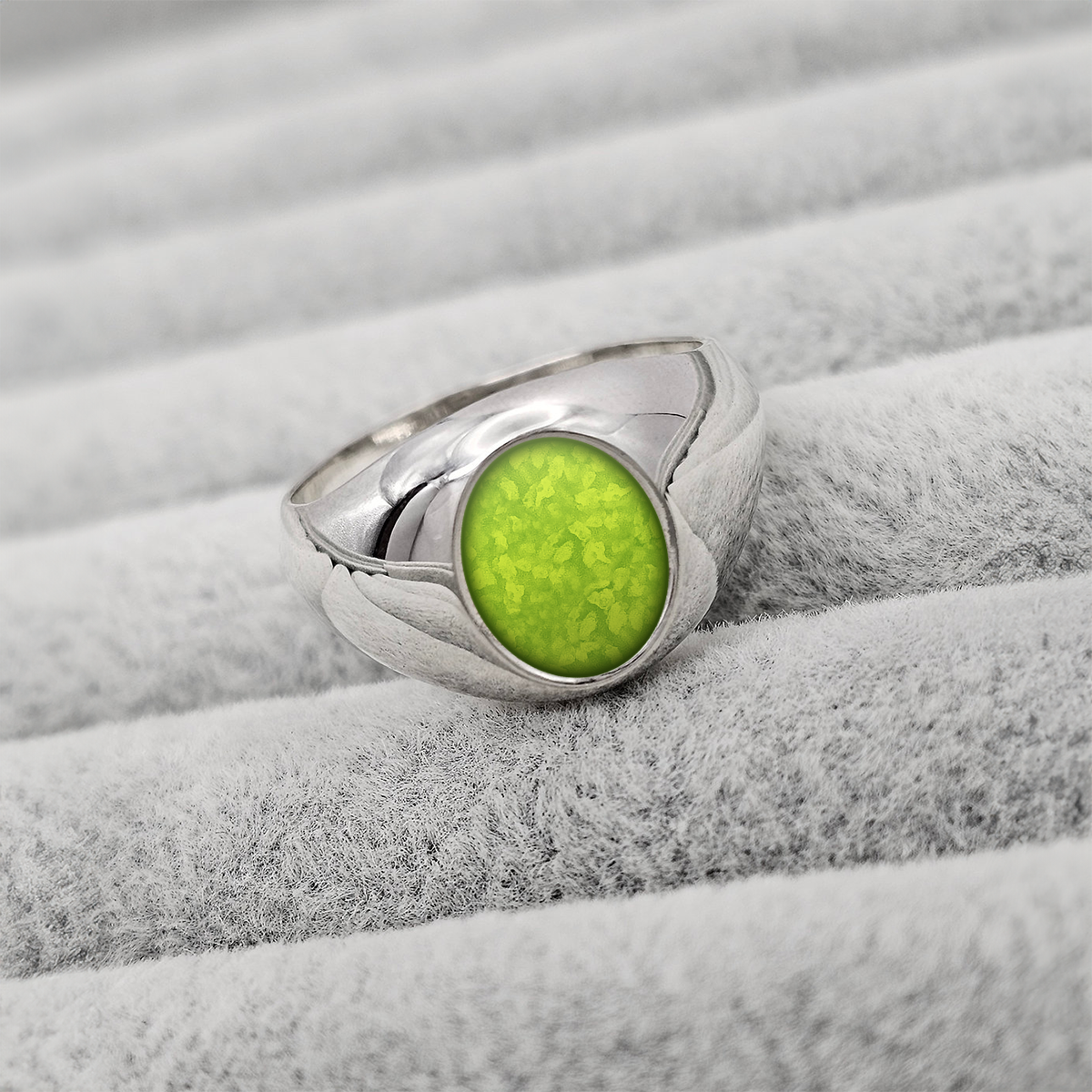 GREEN