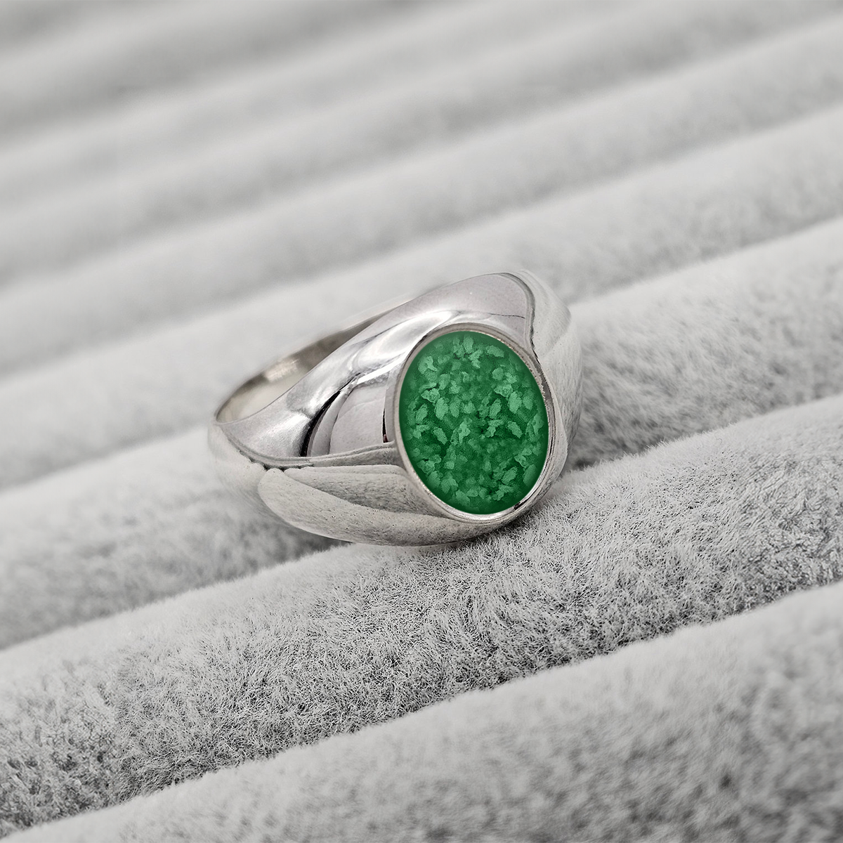 EMERALD GREEN