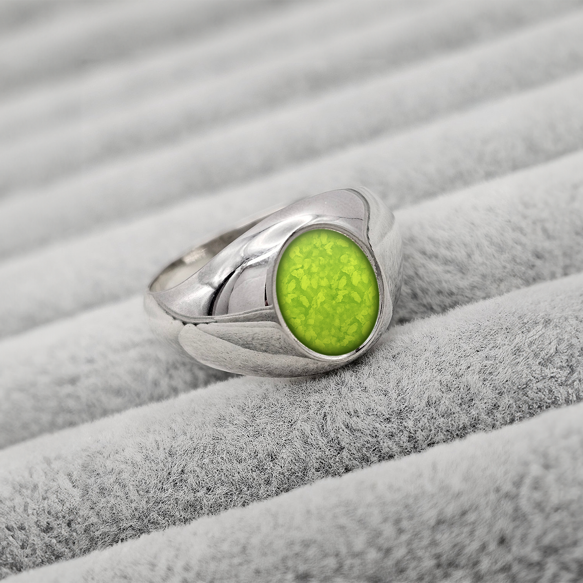 GREEN