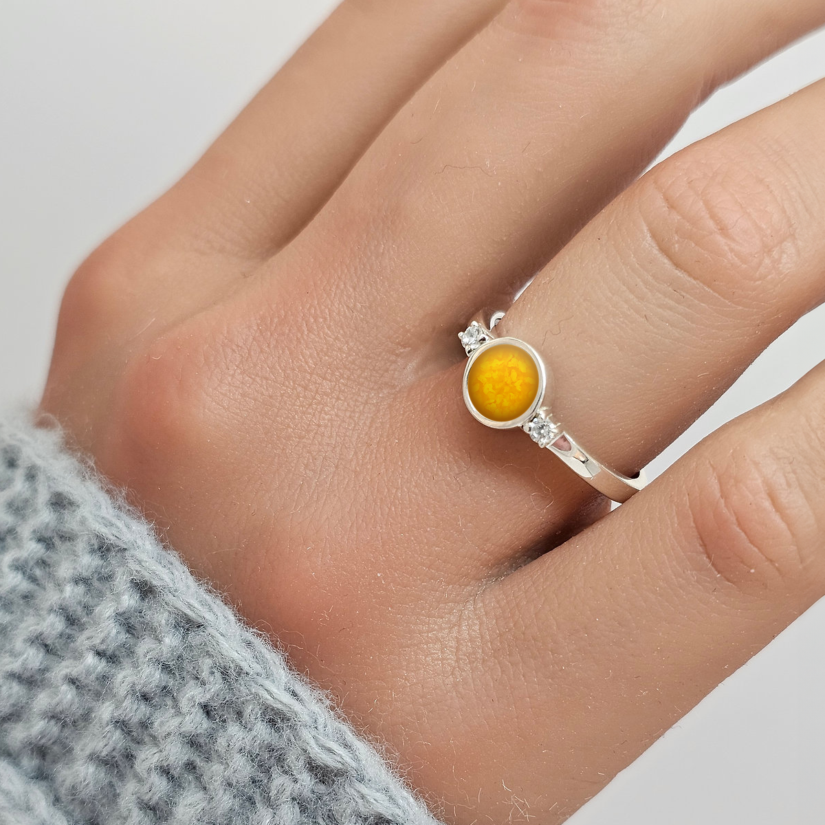 YELLOW