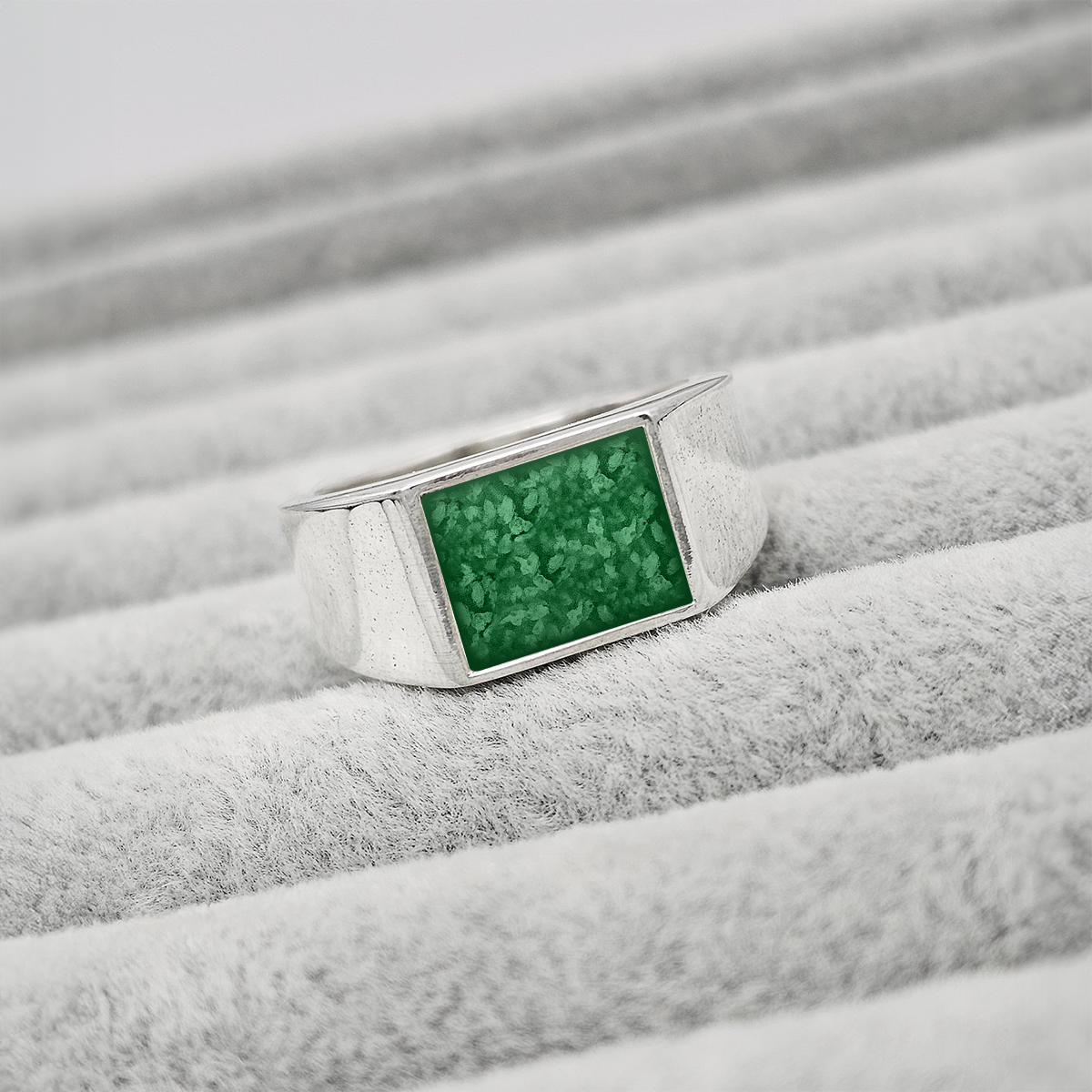 EMERALD GREEN