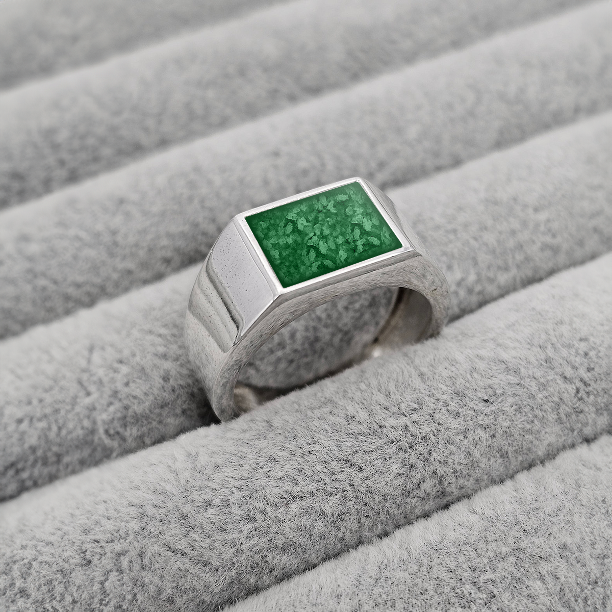 EMERALD GREEN