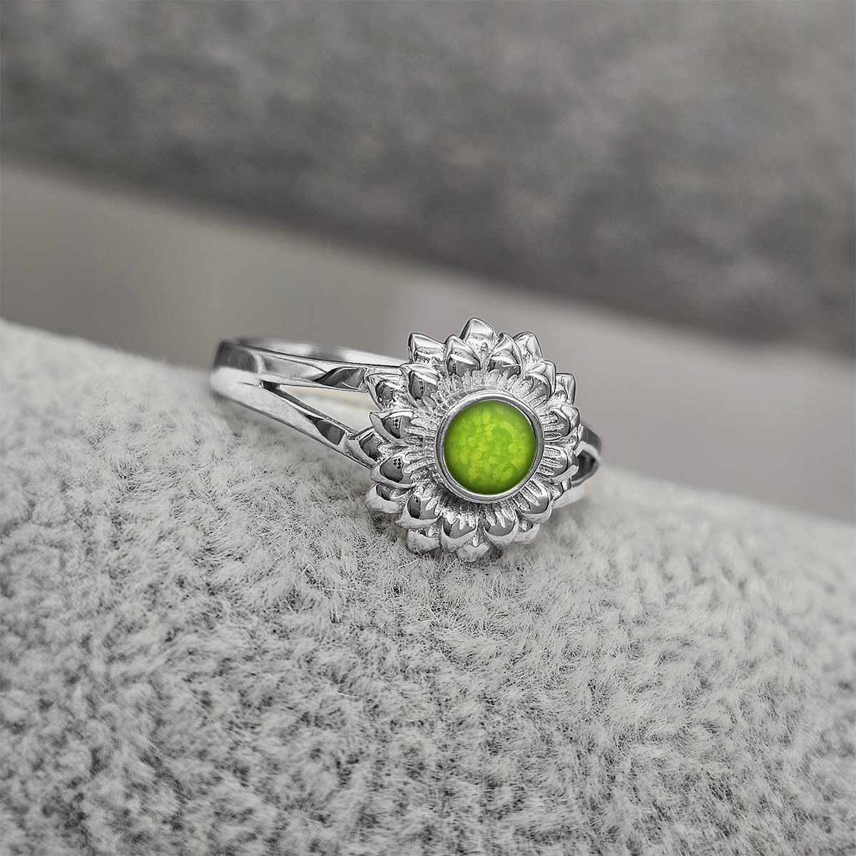 GREEN