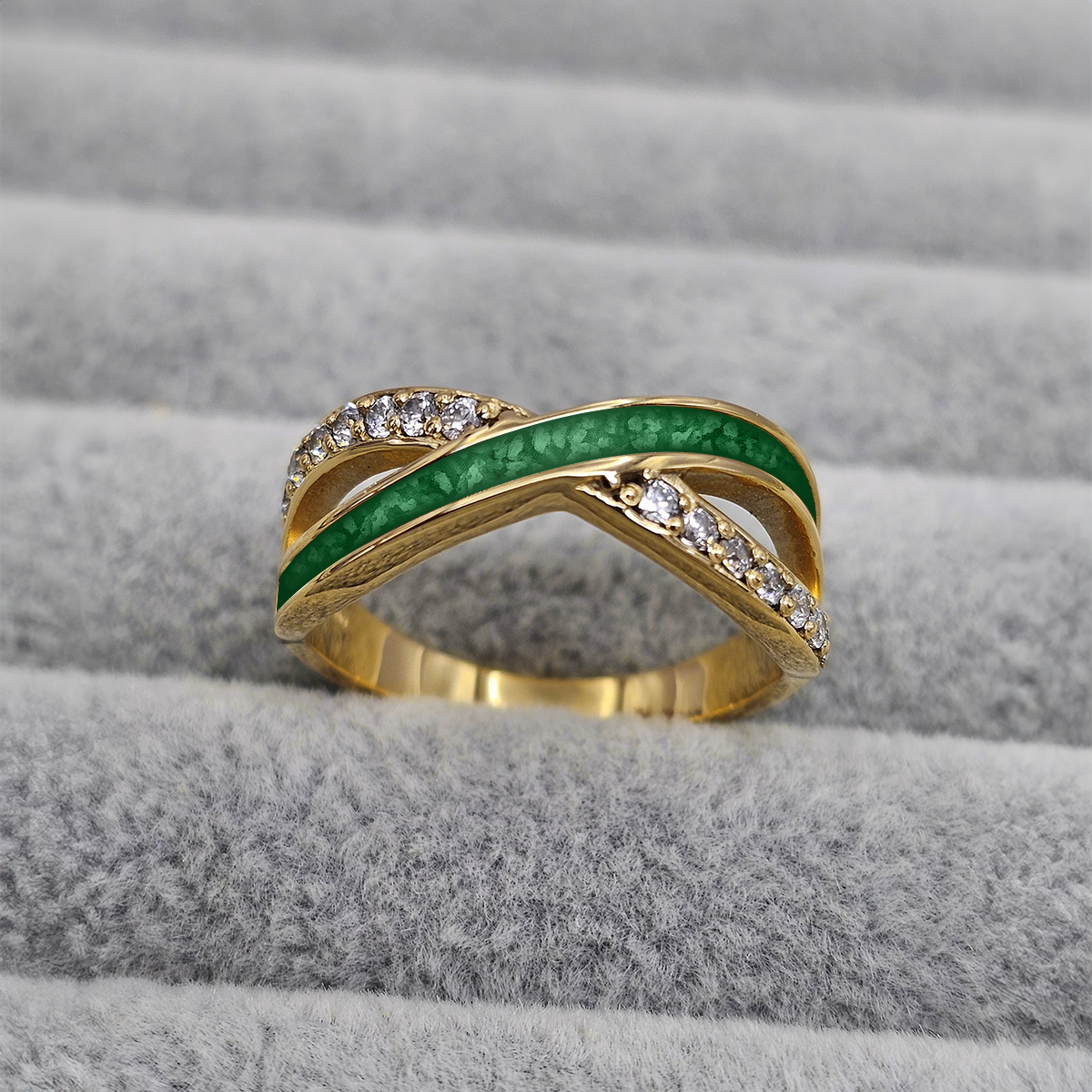 EMERALD GREEN