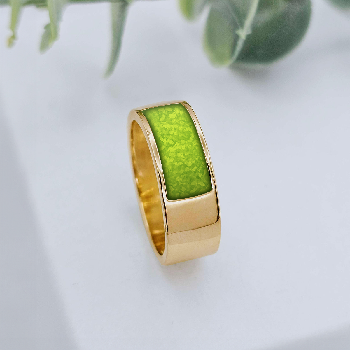 GREEN