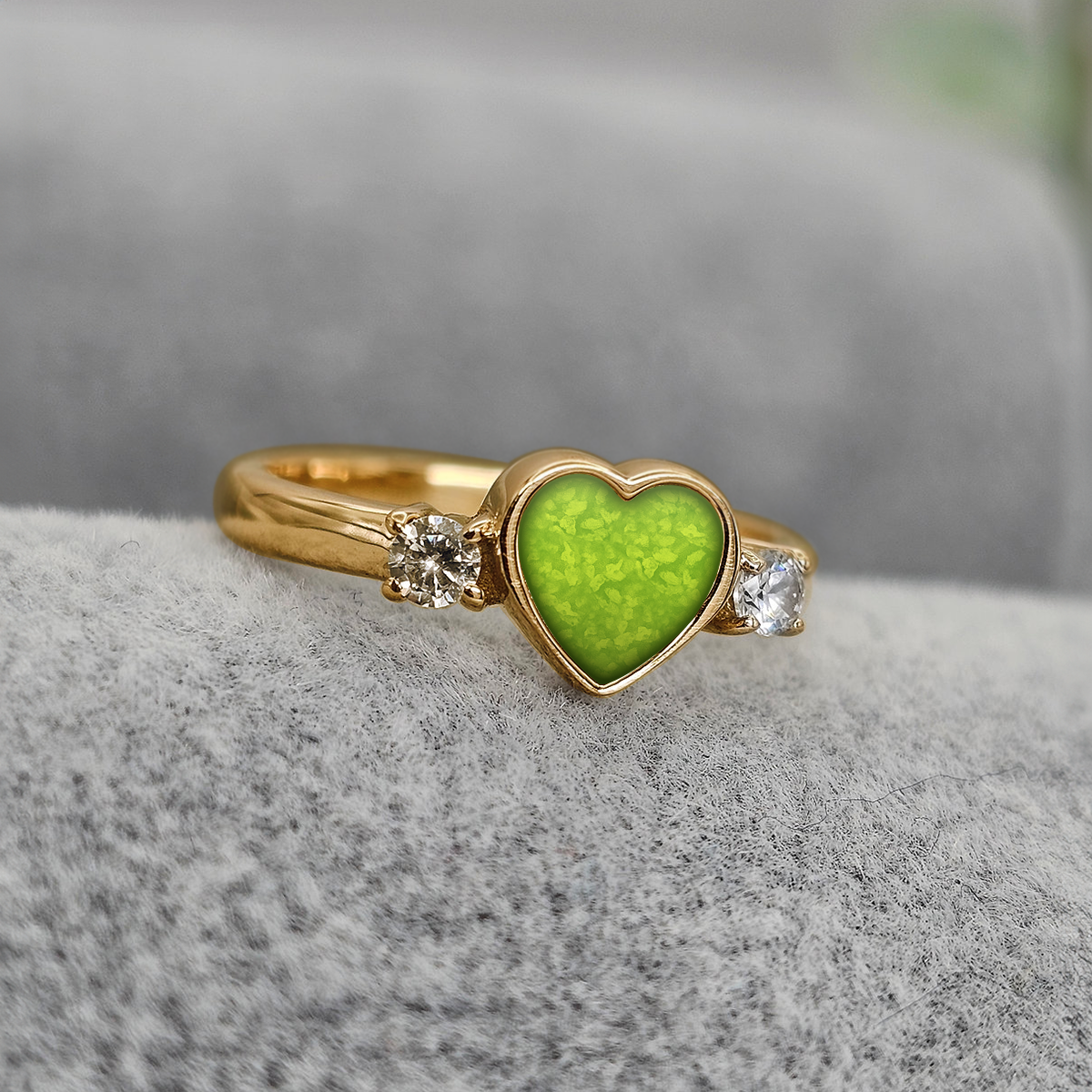 GREEN