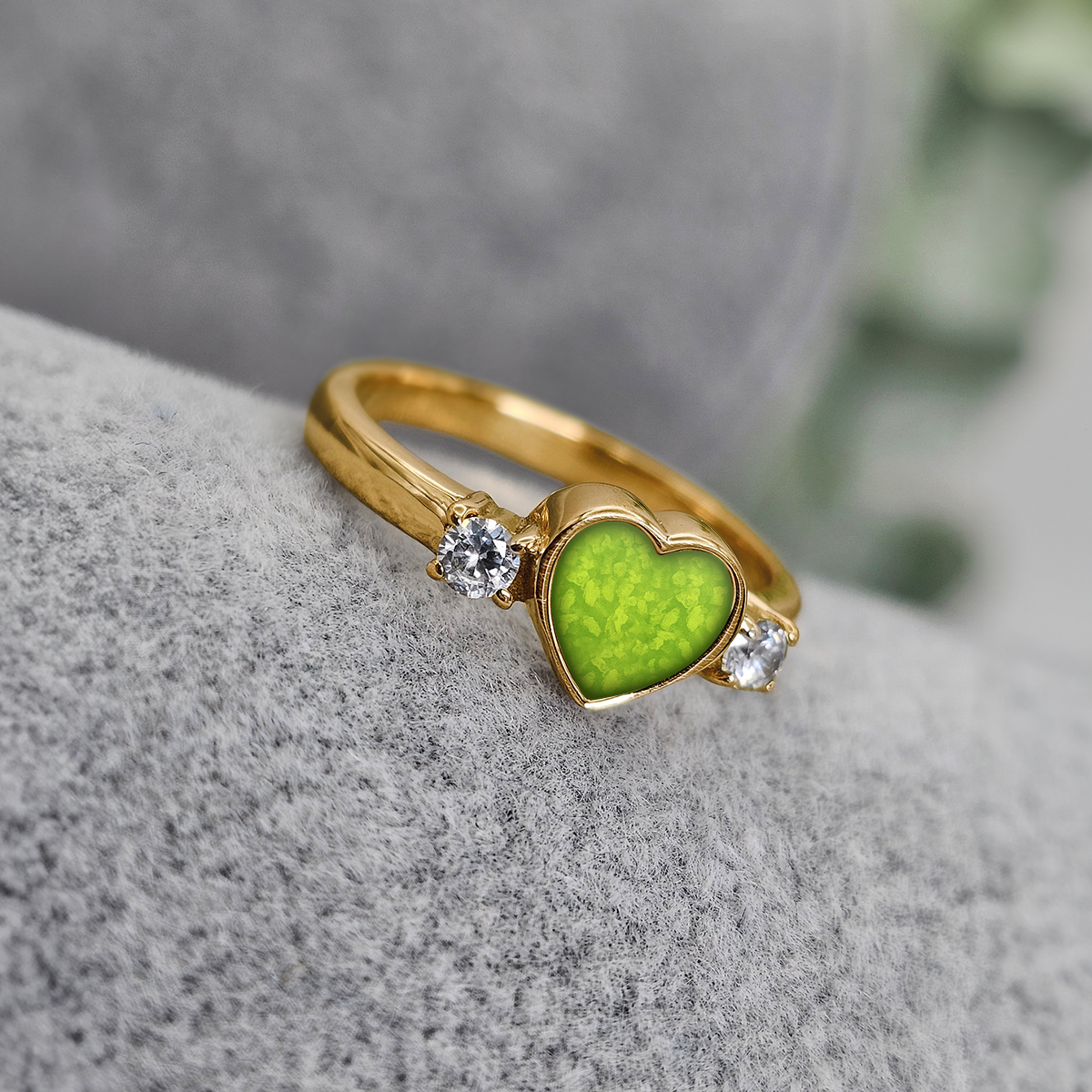 GREEN