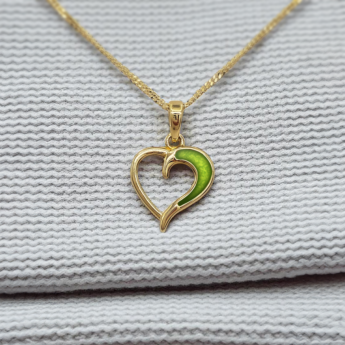 GREEN