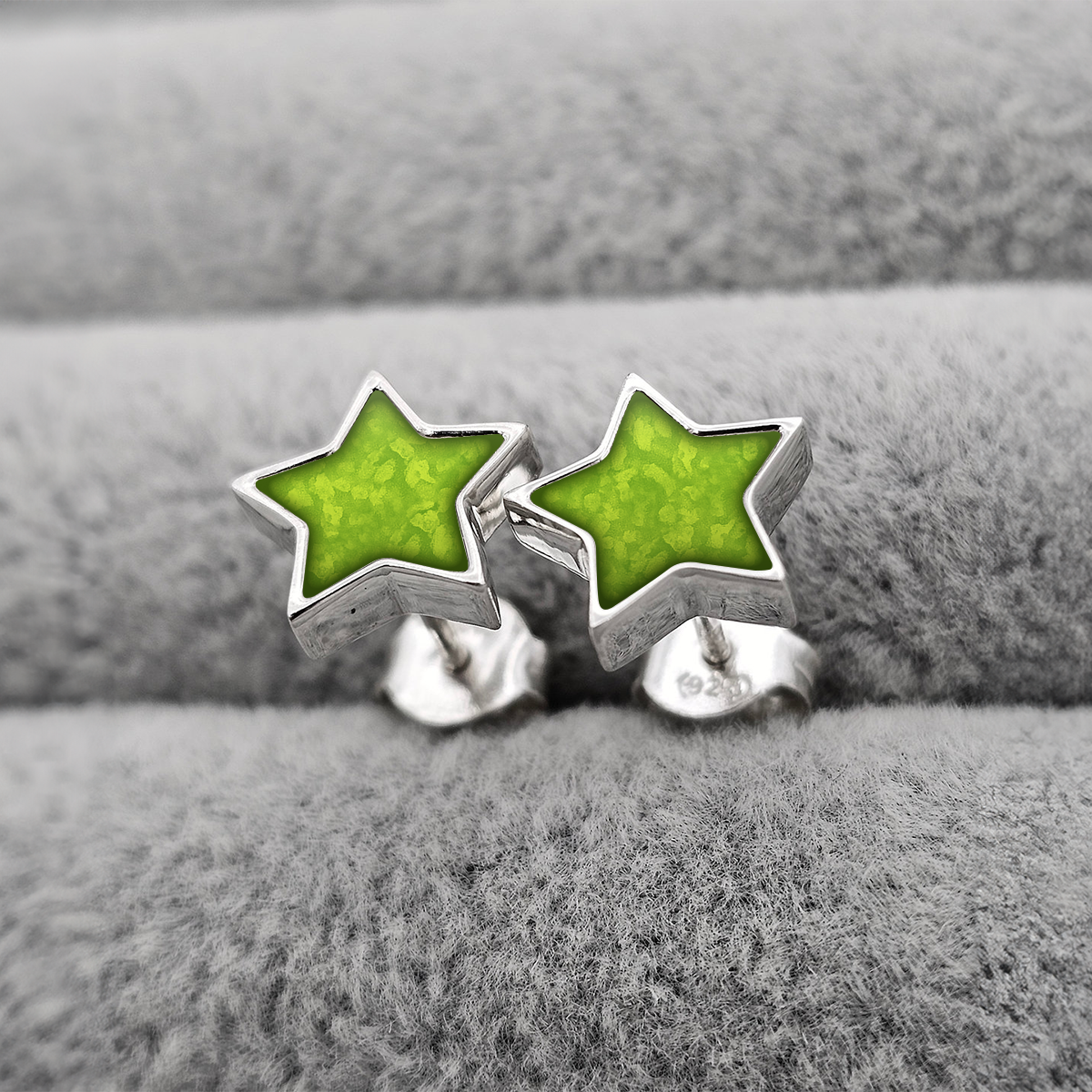 GREEN