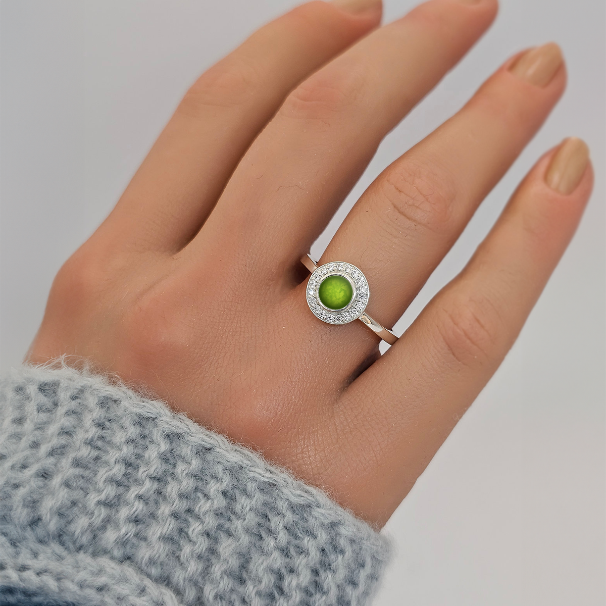 GREEN