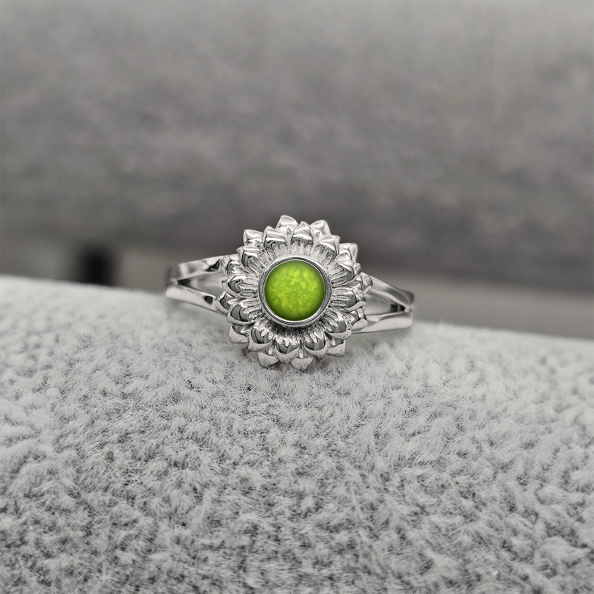 GREEN