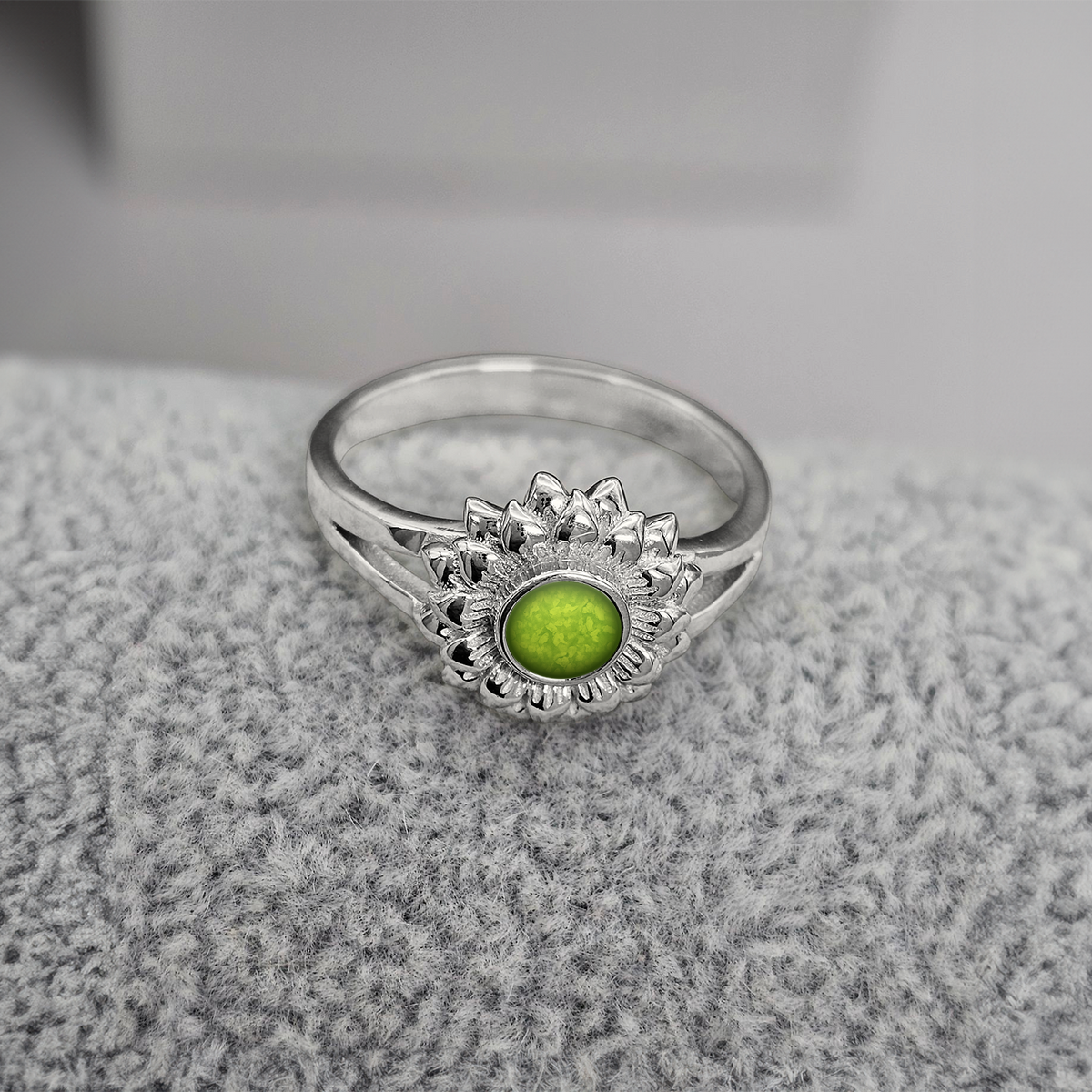GREEN