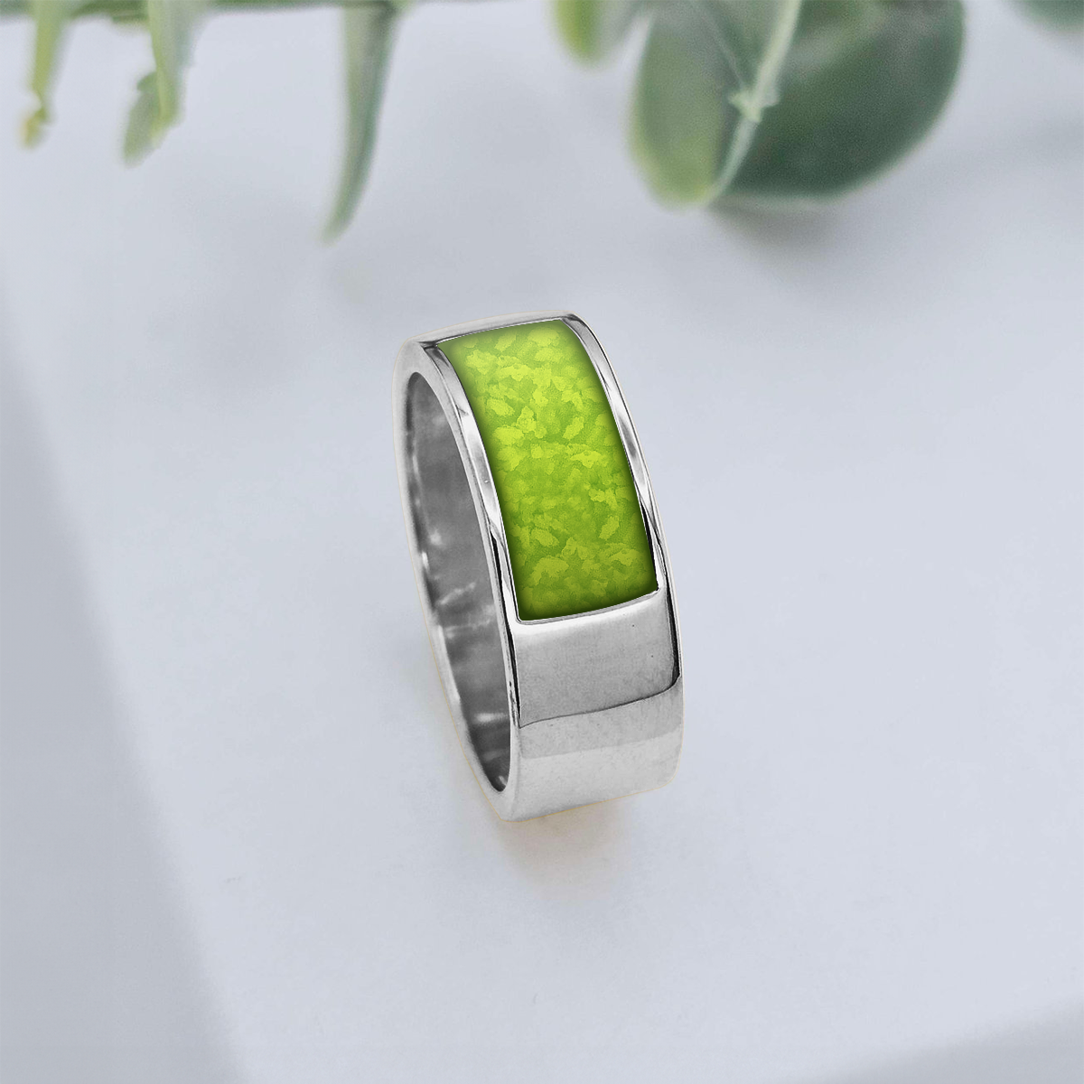 GREEN