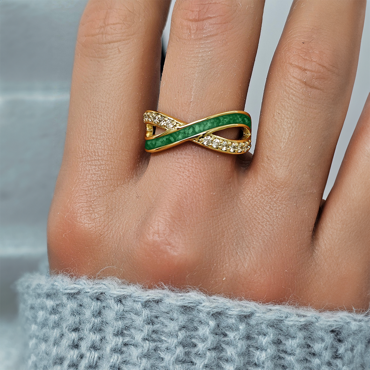 EMERALD GREEN