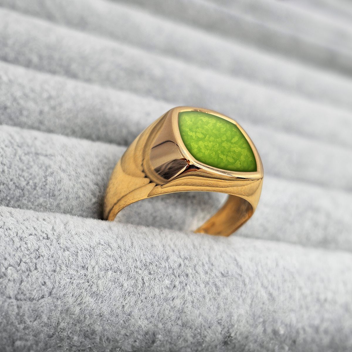 GREEN