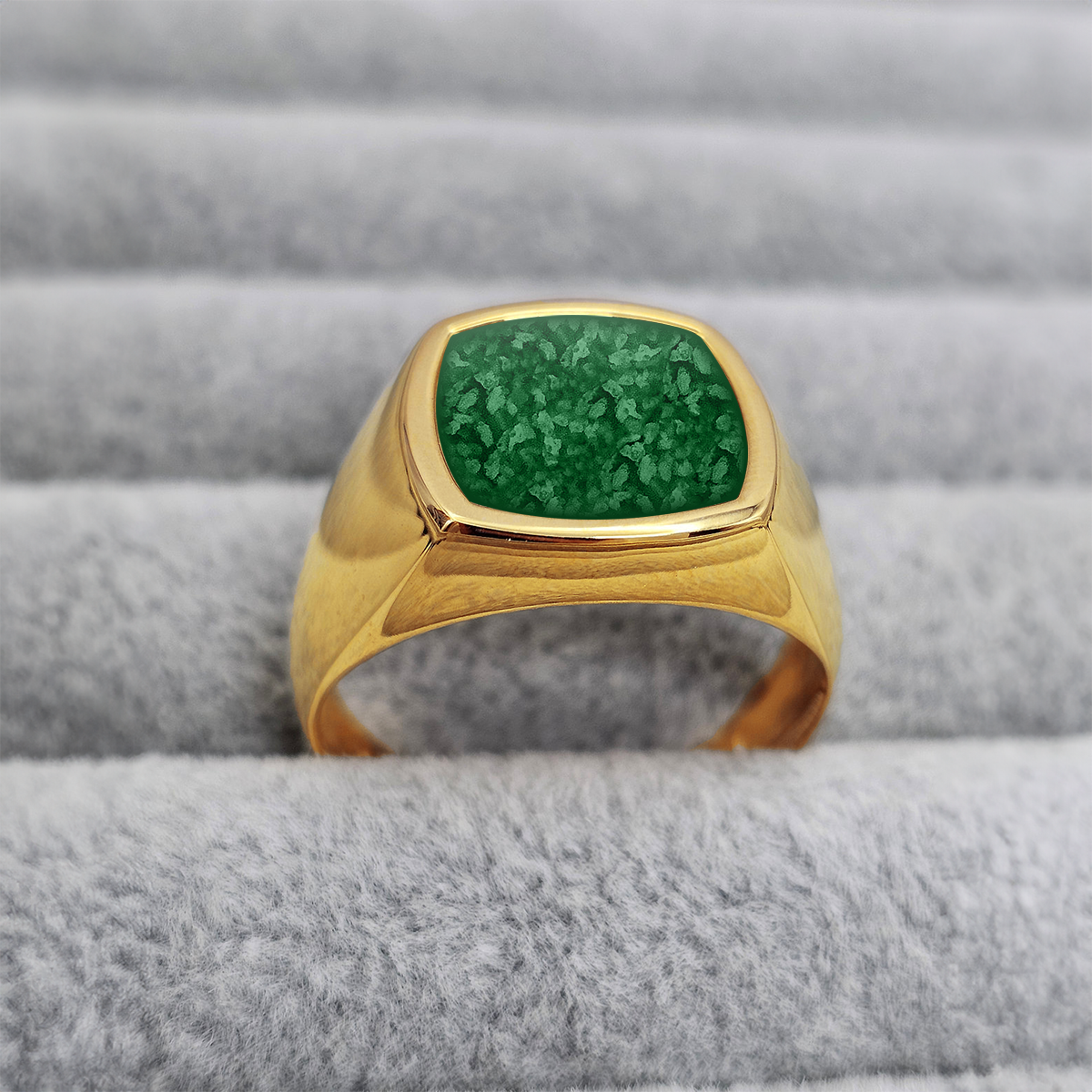 EMERALD GREEN