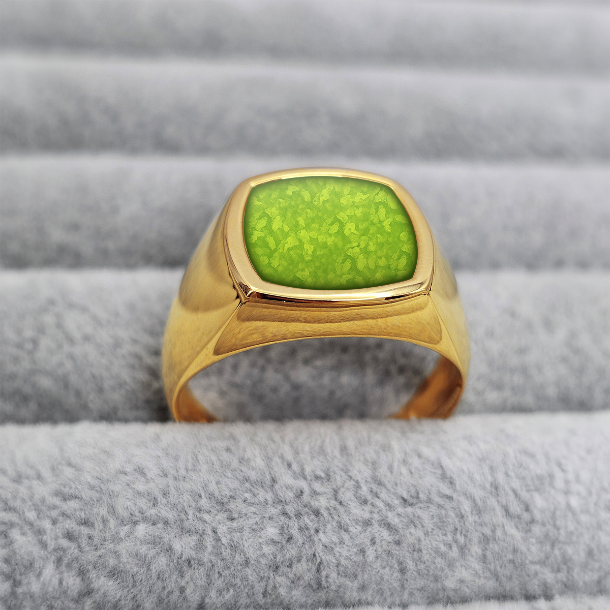 GREEN
